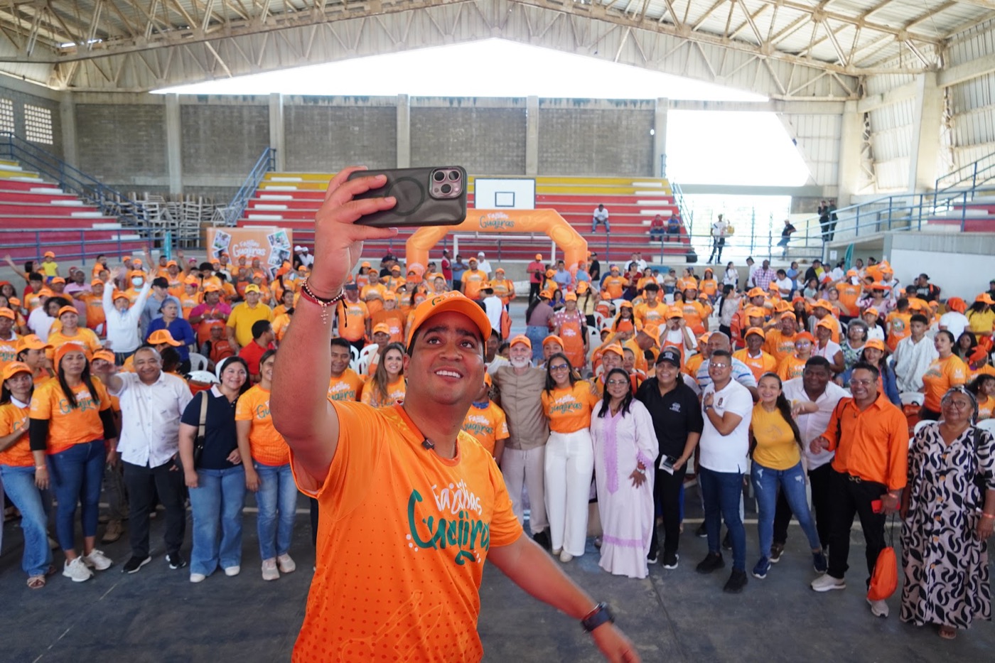 Lanzamiento de la primera edición con cientos de participantes
